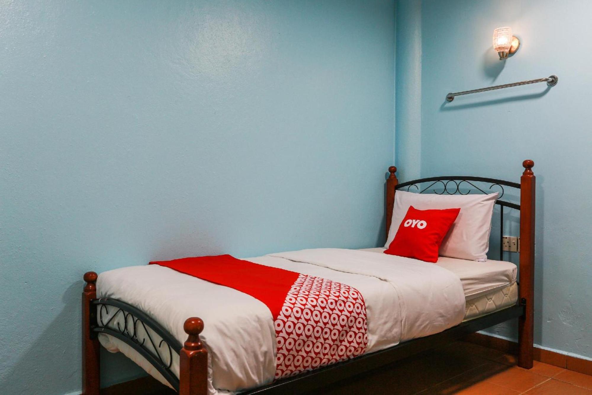 Oyo 44094 Bangi Lanai Hotel Экстерьер фото